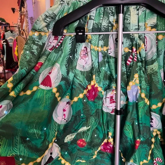 Light up Christmas skirt - Picture 4 of 14
